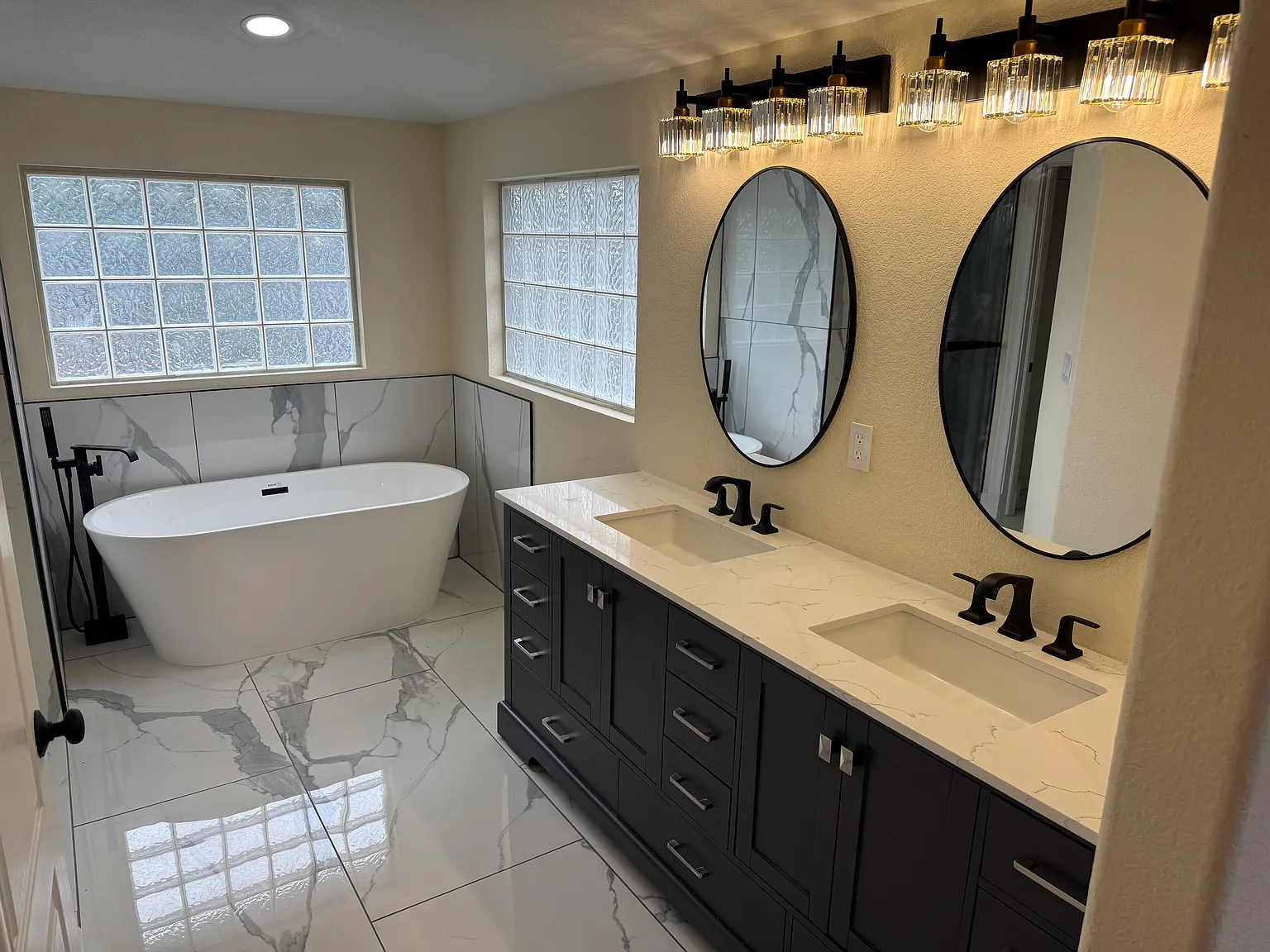 5 bed, 3.5 bath, 2548 sqft, $3,800 — Photo 2