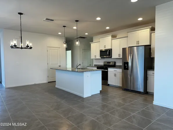 7846 W Sunstill St, Tucson, AZ 85743