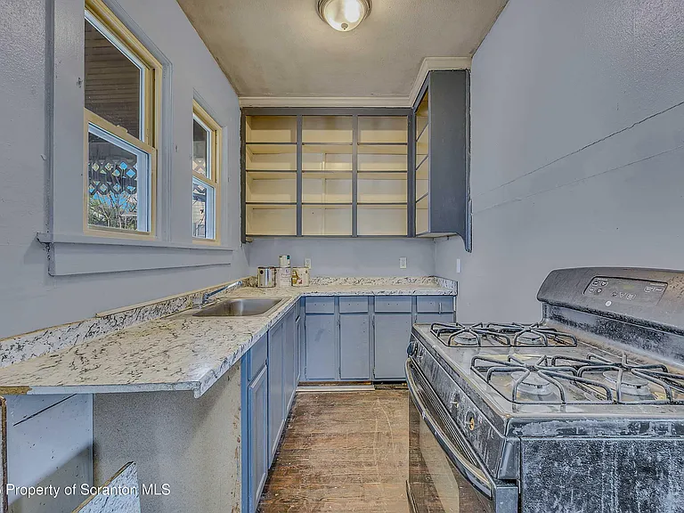 1019 S Webster Ave — Photo 12