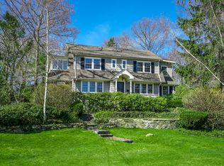 19 Dogwood Ln, Larchmont, NY 10538