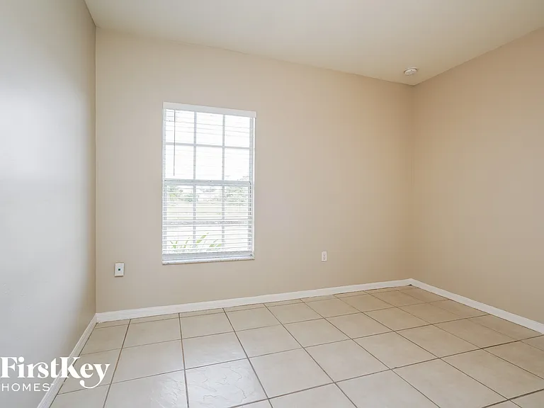 1131 Ermine St E — Photo 11
