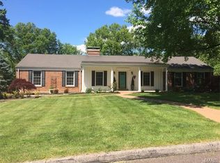 501 Briar Ridge Ln, Saint Louis, MO 63131