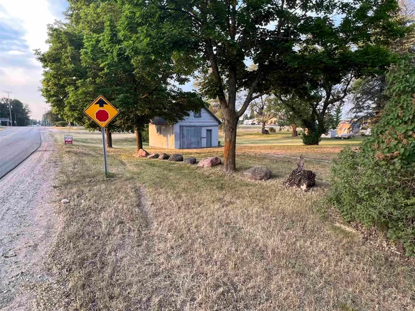 396 W Illinois St, Farwell, MI 48622