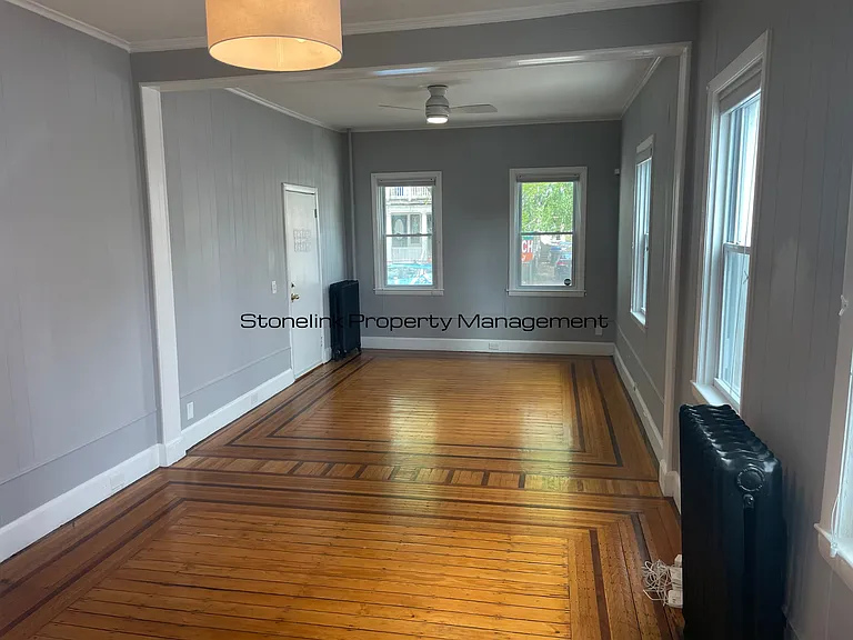 340 Smith St — Photo 7