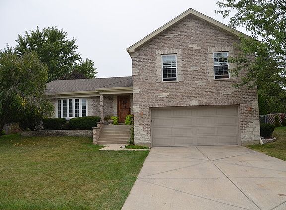 2nd image of 177 Larchmont Ln