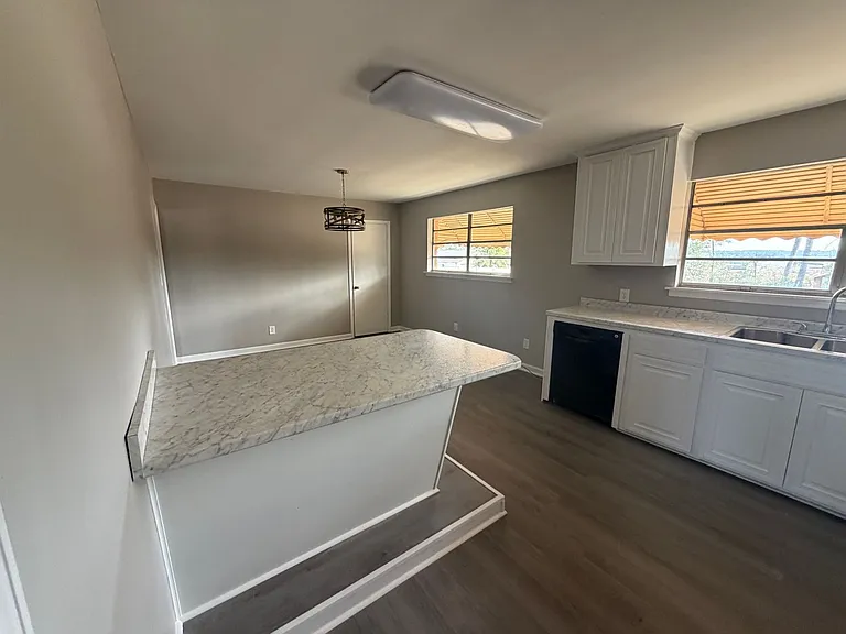 727 Old Nunez Rd — Photo 3