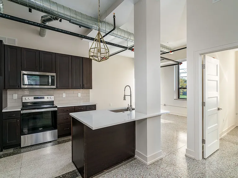 875 Michigan Ave — Photo 23