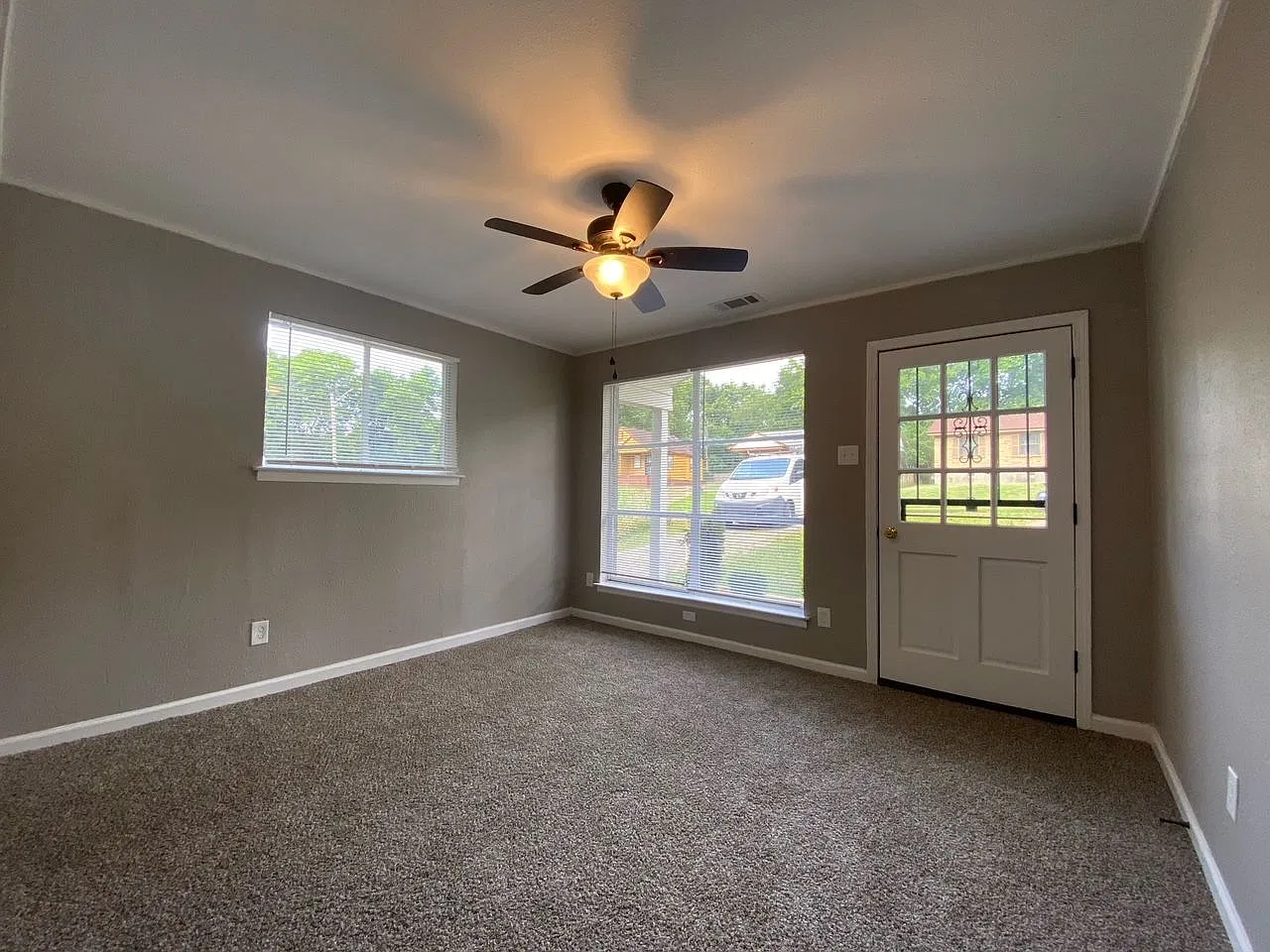1616 Cameron St — Photo 4