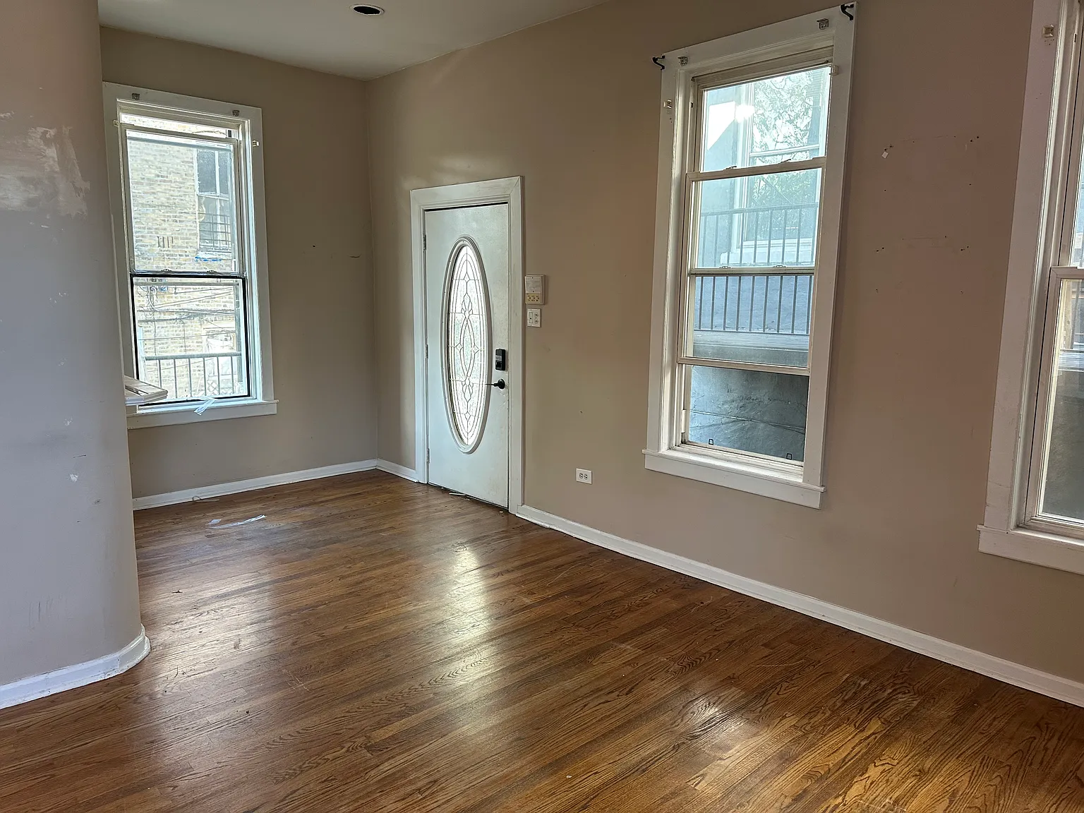 3 bed, 1600 sqft, $3,200 — Photo 2