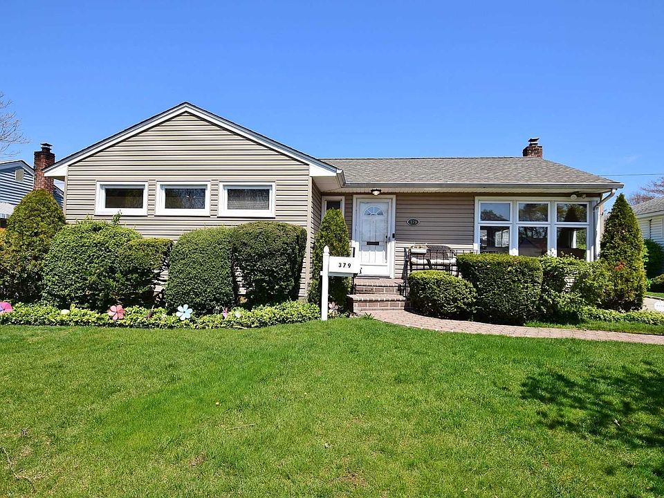 1st image of 379 Spruce Ln