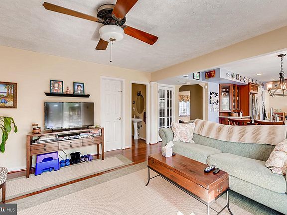 3rd image of 637 Kensington Ave