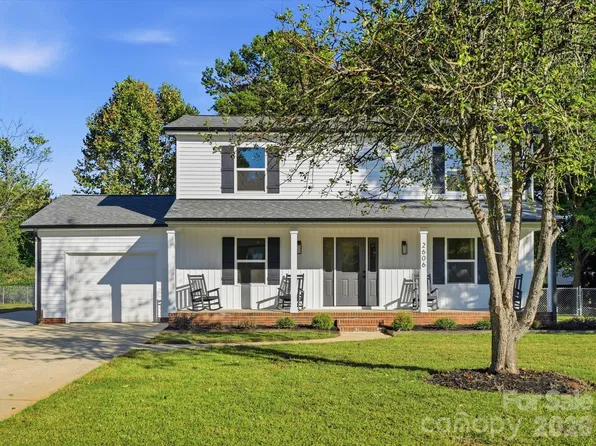 2606 Pine Forest Dr, Gastonia, NC 28056