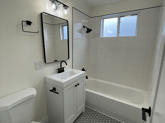 4th image of 2038 McAllister St APT 3