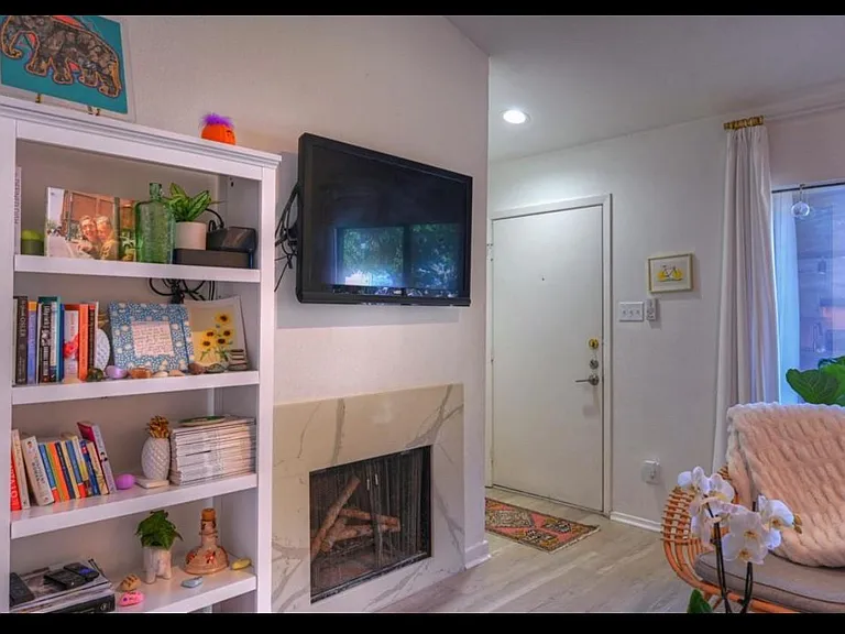 7138 N Holiday Dr — Photo 4