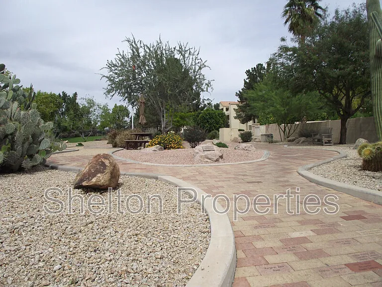 9418 W Tonto Ln — Photo 31