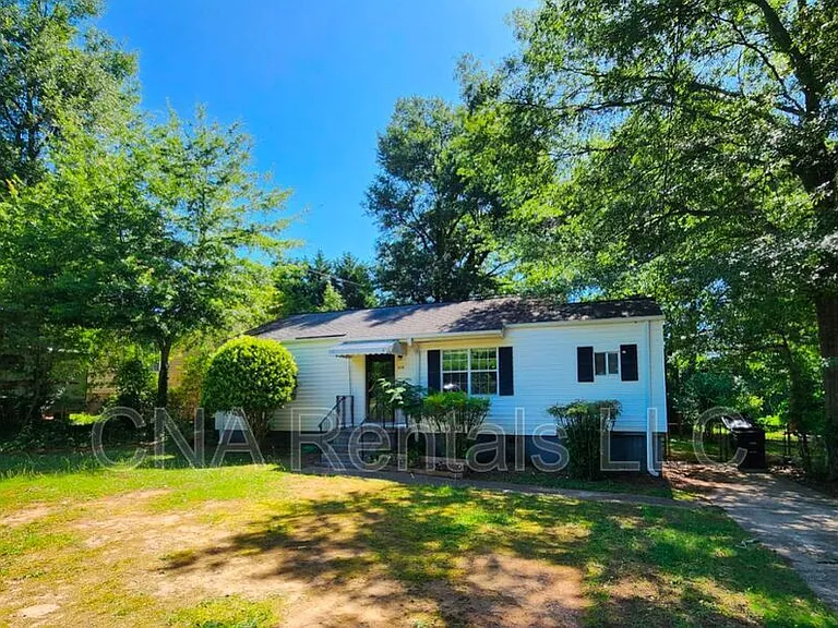 104 E Acres Dr SE — Photo 1