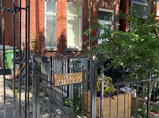 208 Carlton St #A, Toronto, ON M5A 2L1