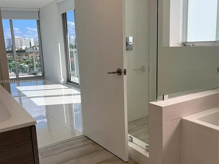 9261 E Bay Harbor Dr #604 — Photo 7