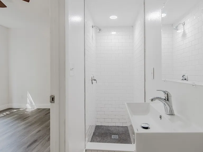 1119 S Mills Ave #A — Photo 13