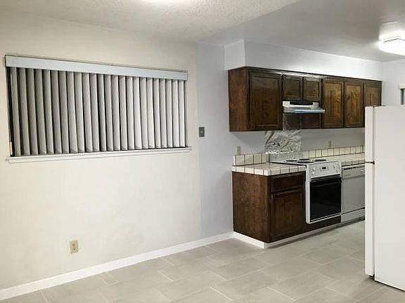2nd image of 3776 Moorpark Ave APT 4