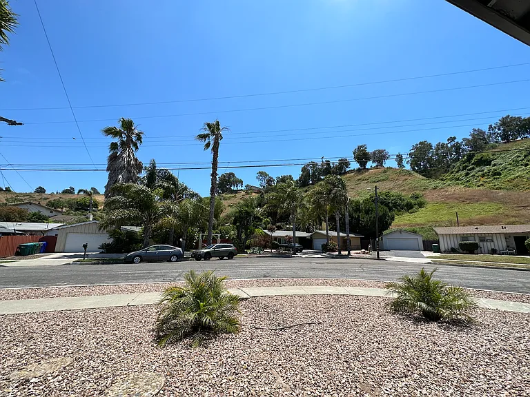 3234 Roberta Ln — Photo 15