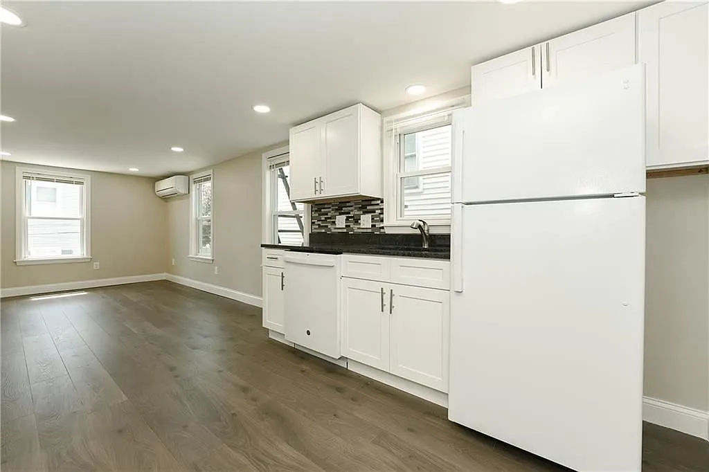 2 bed, 1.0 bath, 640 sqft, $2,200 — Photo 1