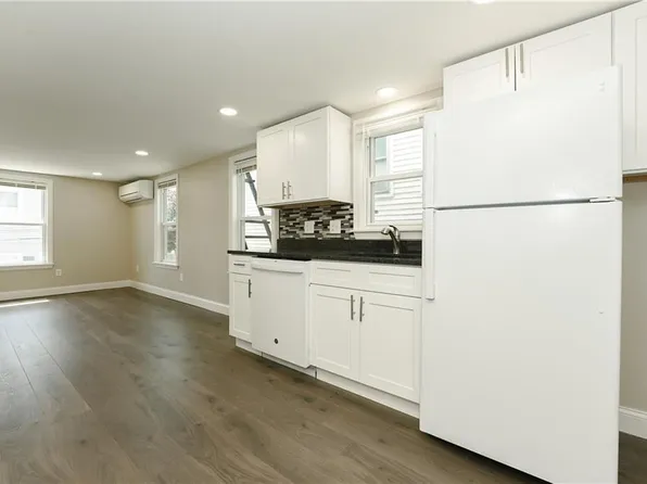 71 Saint Elizabeth St, Bristol, RI