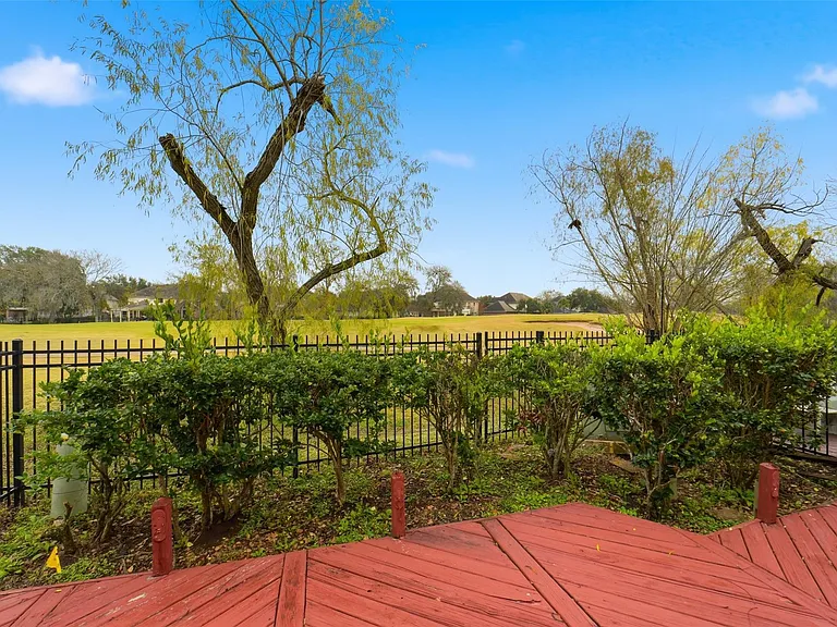 2110 Ridge Wood Ln — Photo 25