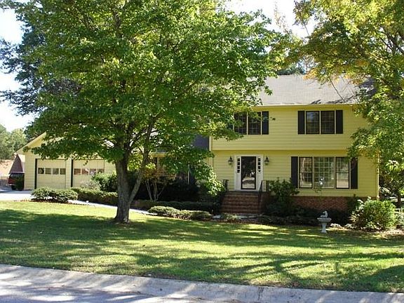 2nd image of 2469 Highland Dr SE