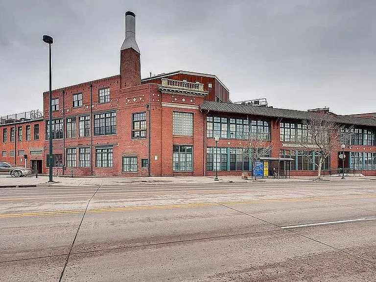 2441 N Broadway — Photo 9