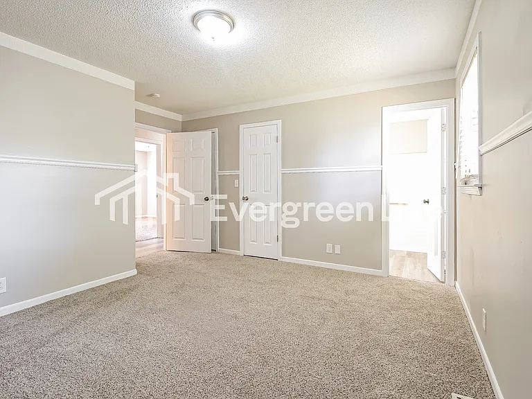 113 Court Dr — Photo 8