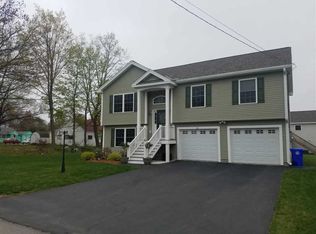 7 Lilac St, Hudson, NH 03051