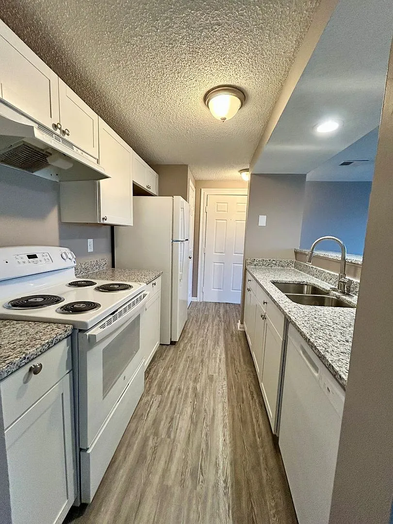 Building Photo - 1610J Arlyn Cir