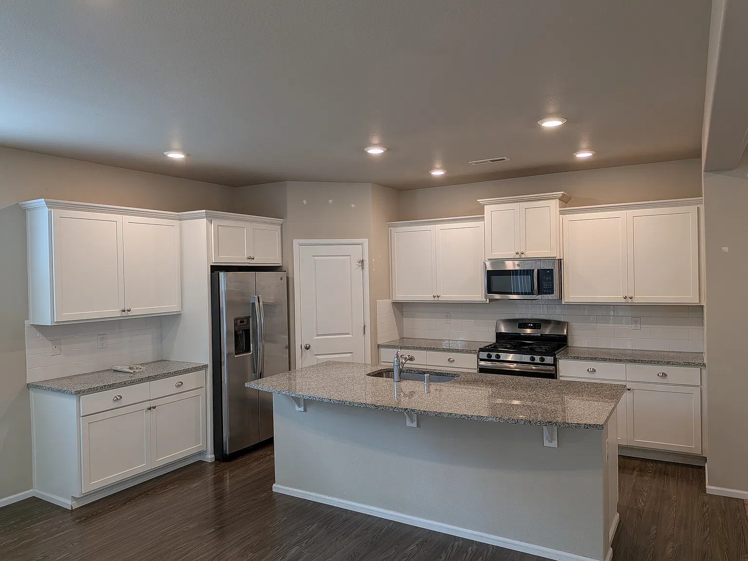 4 bed, 2.5 bath, 2092 sqft, $2,950 — Photo 3