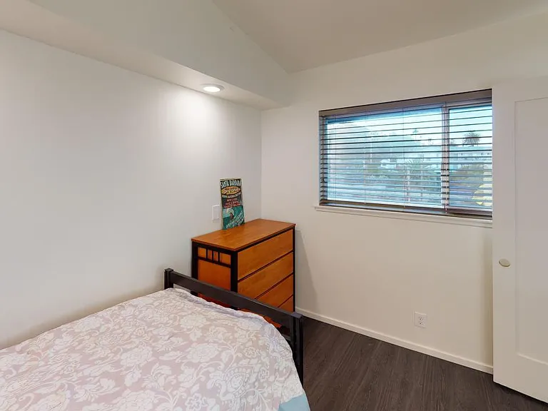831 Cliff Dr — Photo 37