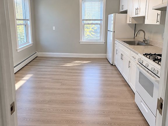 2nd image of 181 N Main St