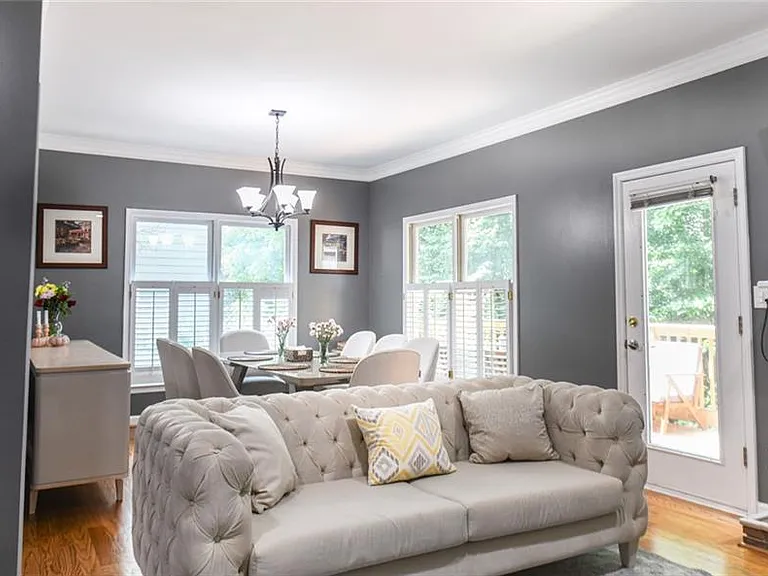 304 Bridle Path — Photo 4
