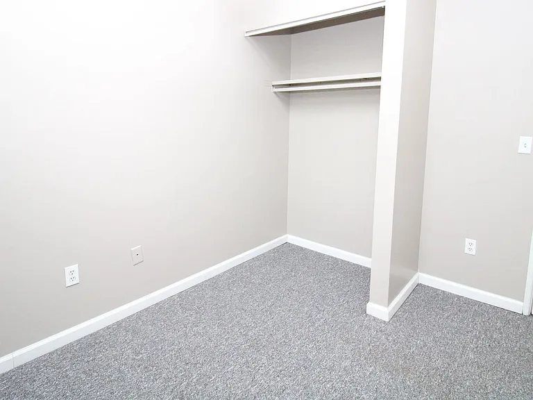 902 E Sturgis St — Photo 5