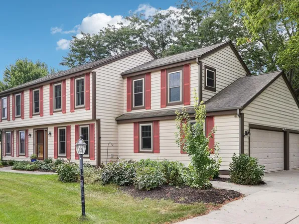 2711 Foxboro COURT, Waukesha, WI 53189