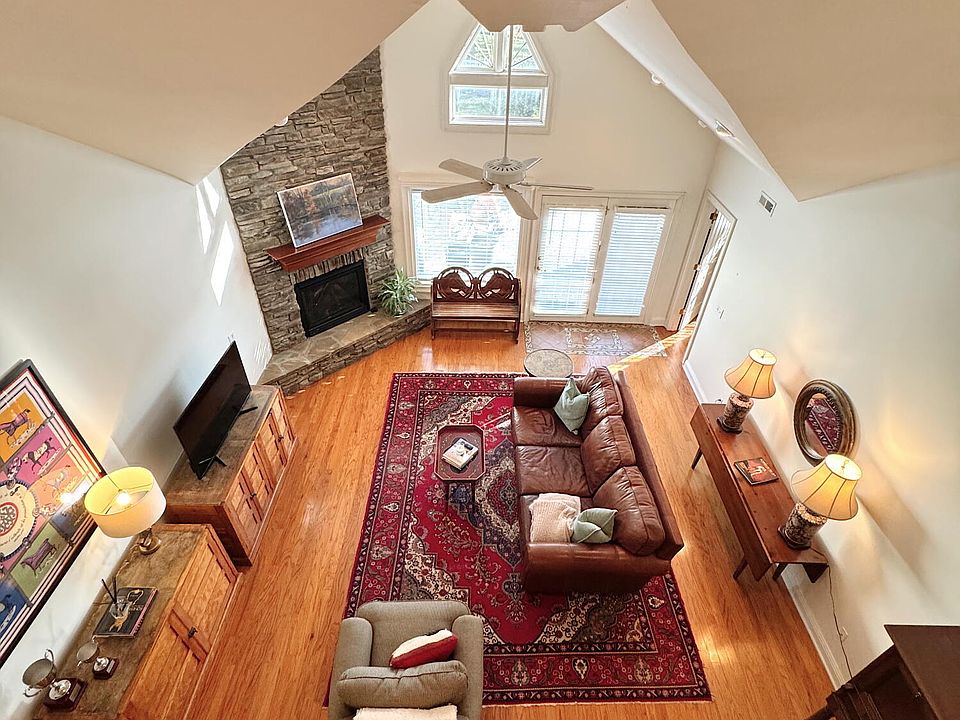 1st image of 425 Brightview Dr