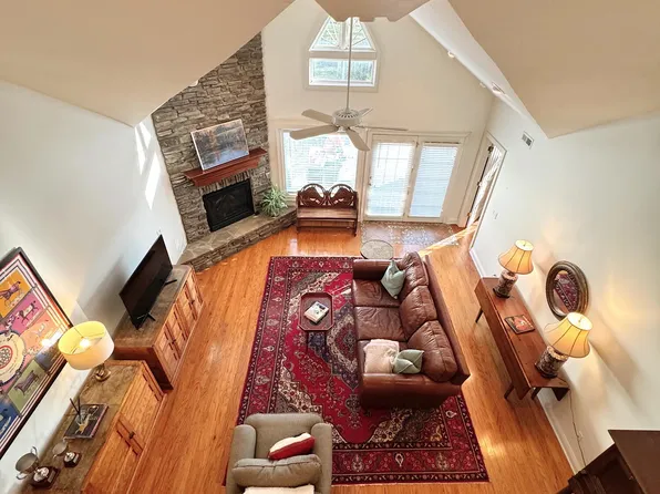 425 Brightview Dr, Simpsonville, KY 40067