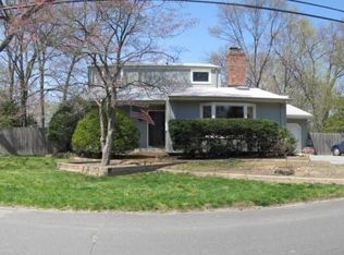 140 Truman Pl, Centerport, NY 11721