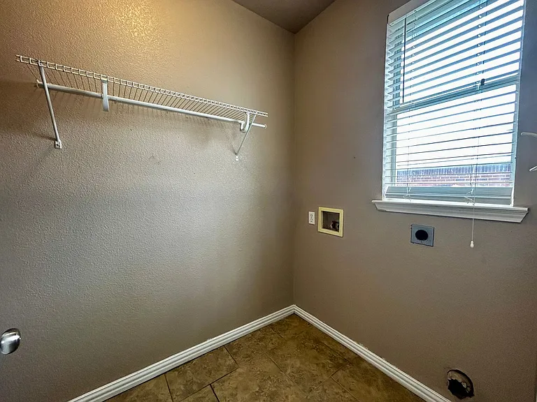 8640 Rainy Lake Dr — Photo 24