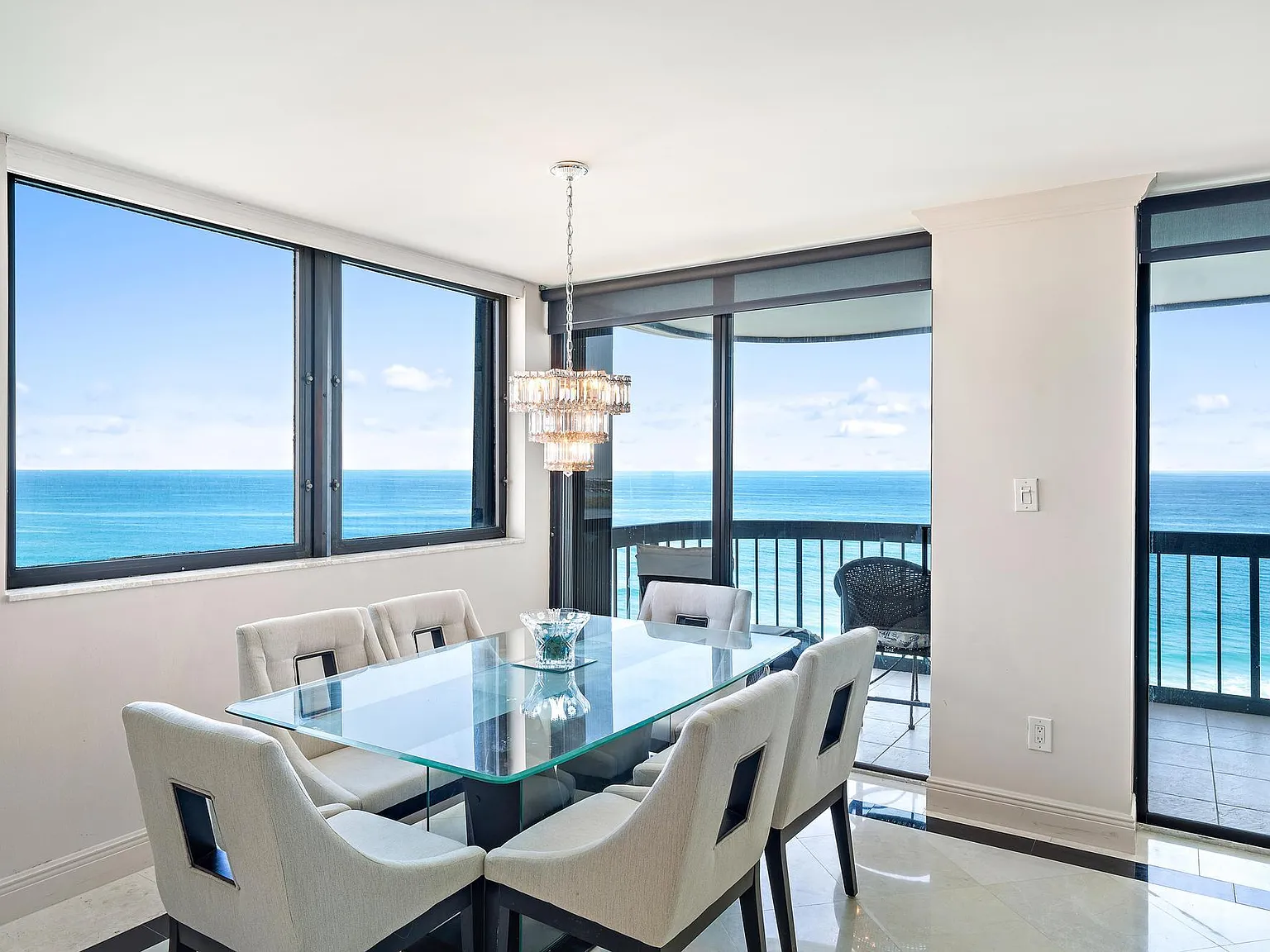 2 bed, 2.0 bath, 1586 sqft, $4,000 — Photo 2