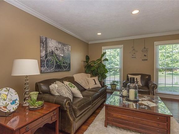 5th image of 408 Hastings Dr