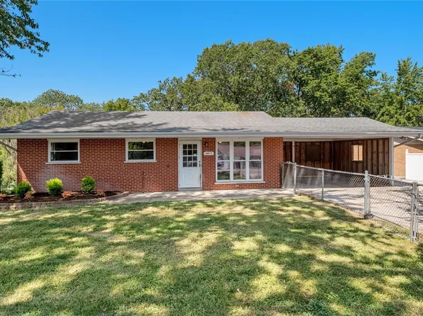 2817 Moravec Dr, High Ridge, MO 63049