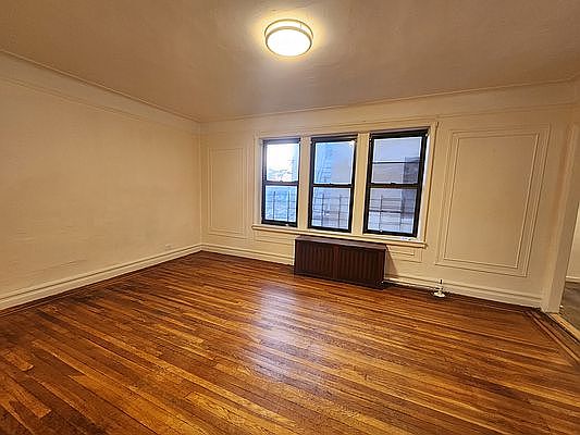 4th image of 660 E 242nd St APT 4I