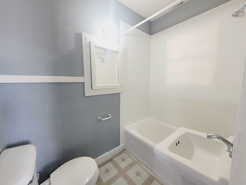 1st image of 516 W 4th St