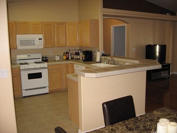 2nd image of 2725 Arcadia Dr