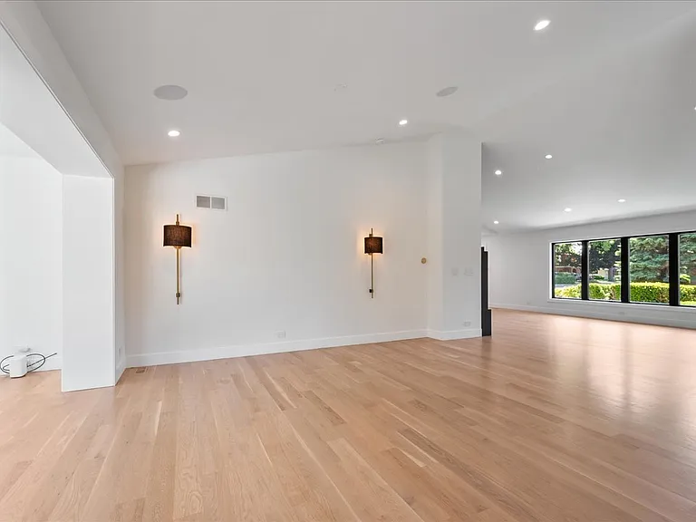 6600 N Kenton Ave — Photo 11